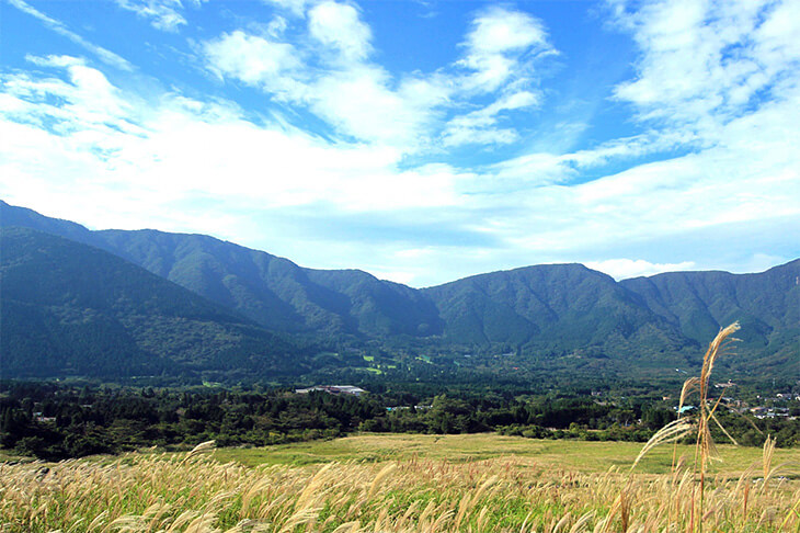 箱根外輪山の雄大な眺めと、神山の麓、大涌谷から出でる源泉が本来の自分に導いてくれます。大地の恩恵を全身で感じてください。長く強い余韻が続きます。